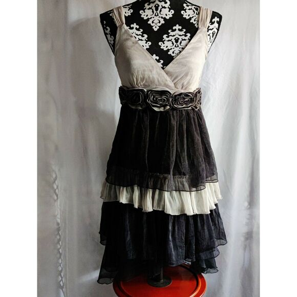 Rachael & Chloe Ruffle Dress Rose Flower Design Strapless‎ Size Small RN# 127981 - Picture 2 of 9